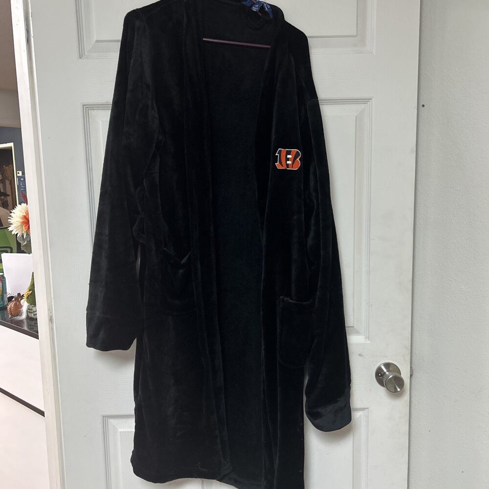 Men’s Cincinnati Bengals Black Robe Size L/XL *doesn’t have Rope